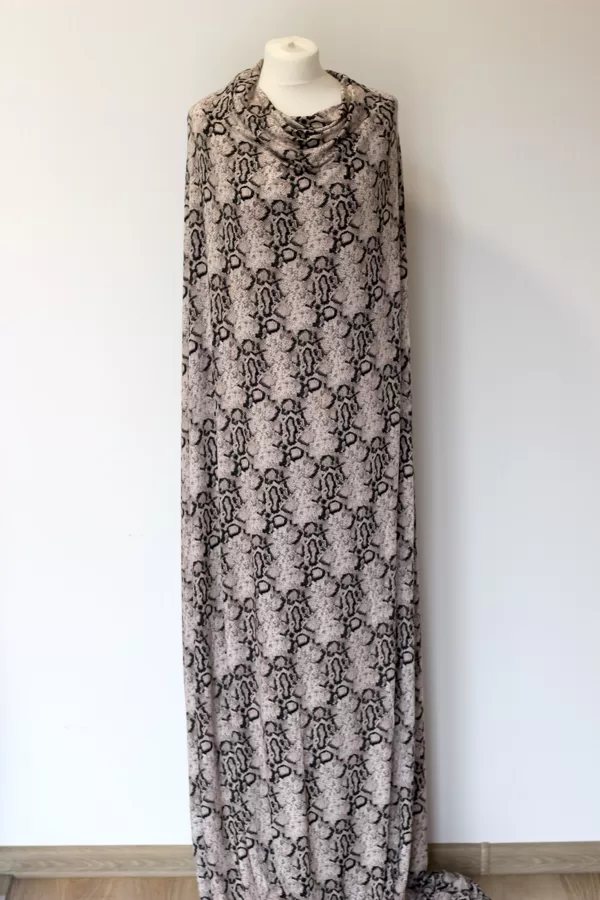 Beige+black animal